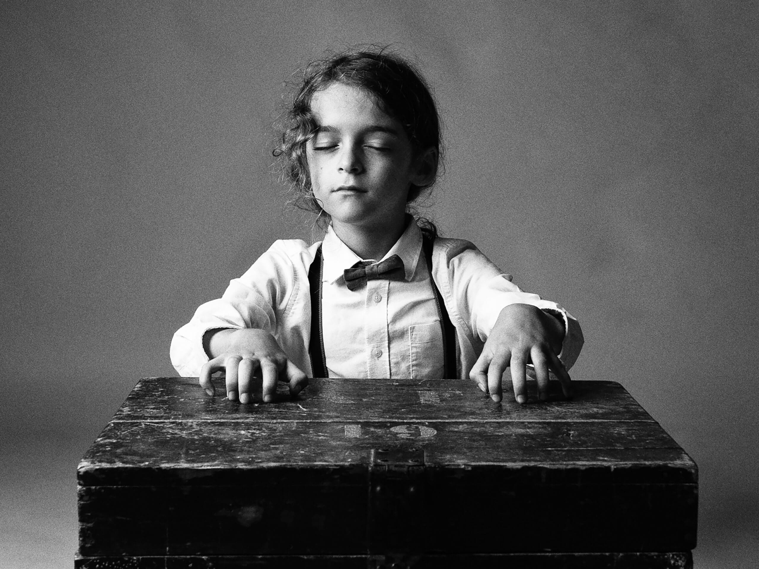 Enfant jouant du piano portrait artistique