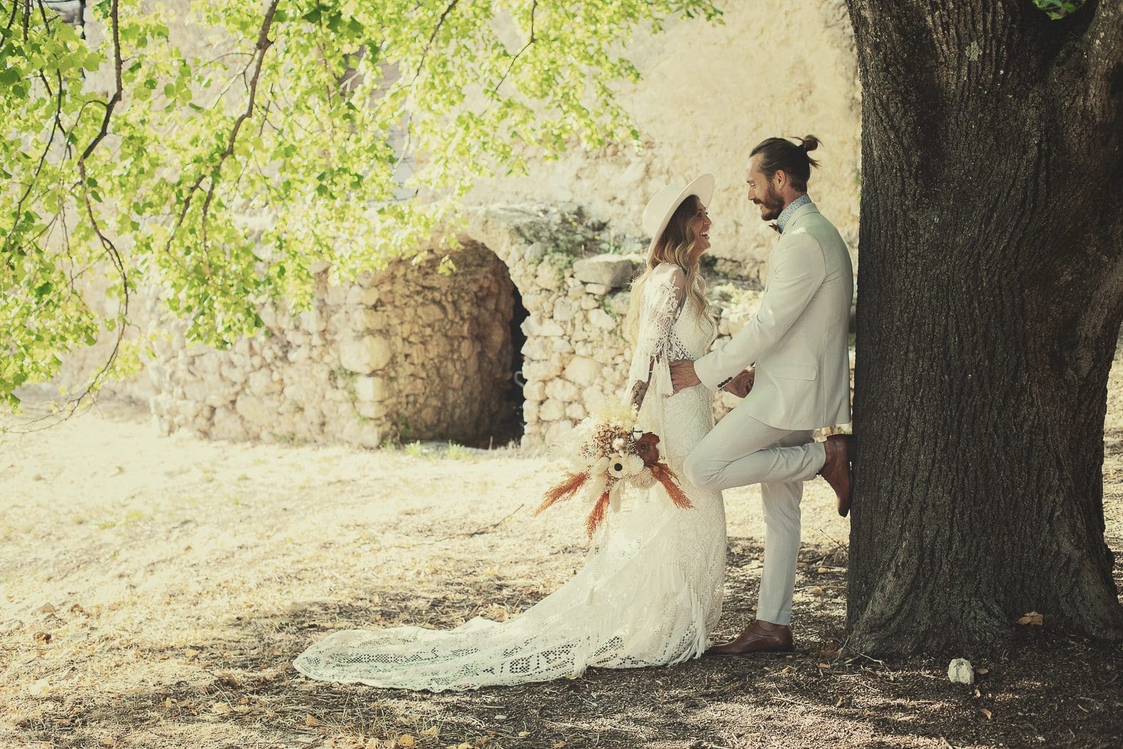 Portrait de couple mariés style champêtre