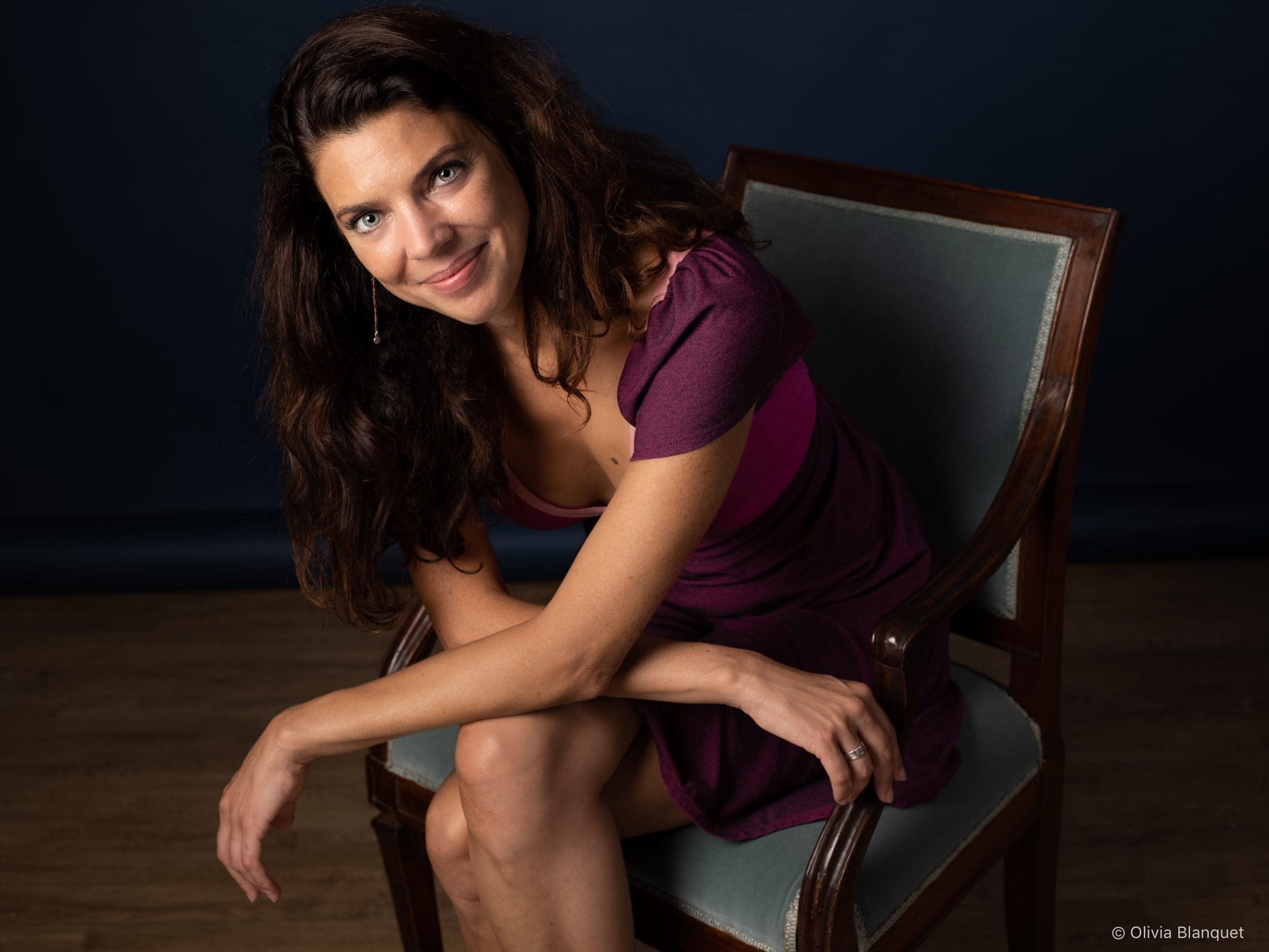 Portrait studio femme souriante Nice